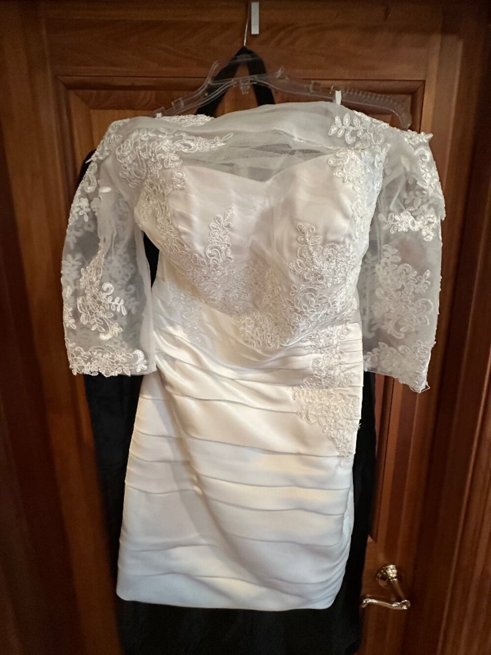 Ivory Taffeta Wedding Dress Size 10 w/Ivory Faux Fur Shoulder Wrap size M